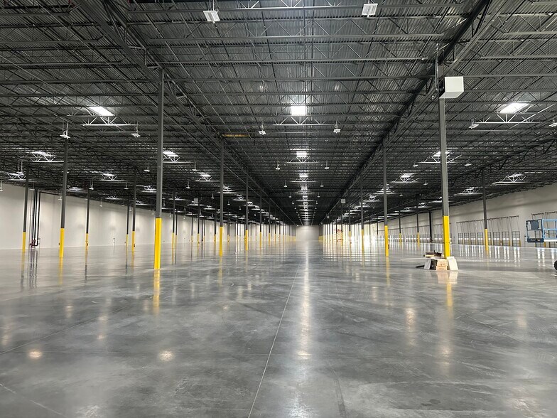 More Photos Of 5150 N Sloan Ln, Las Vegas Distribution For Lease