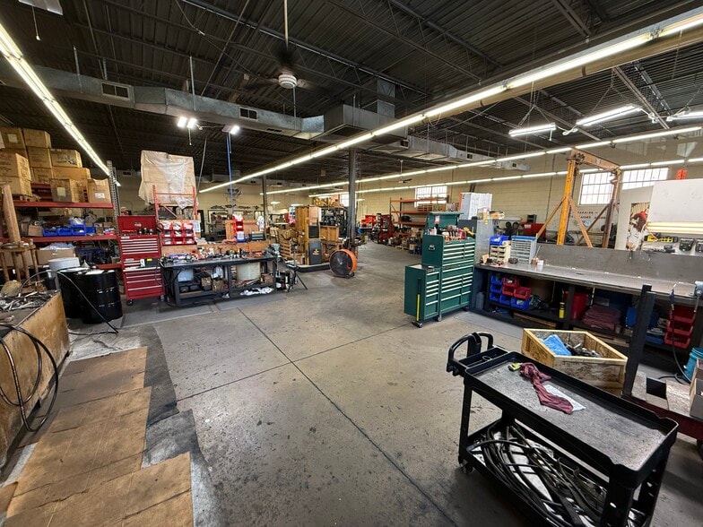 More Photos Of 135 Martin Ln, Elk Grove Village Warehouse For Sale