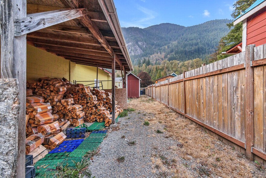 More Photos Of 503 Ave A, Index Convenience Store For Sale