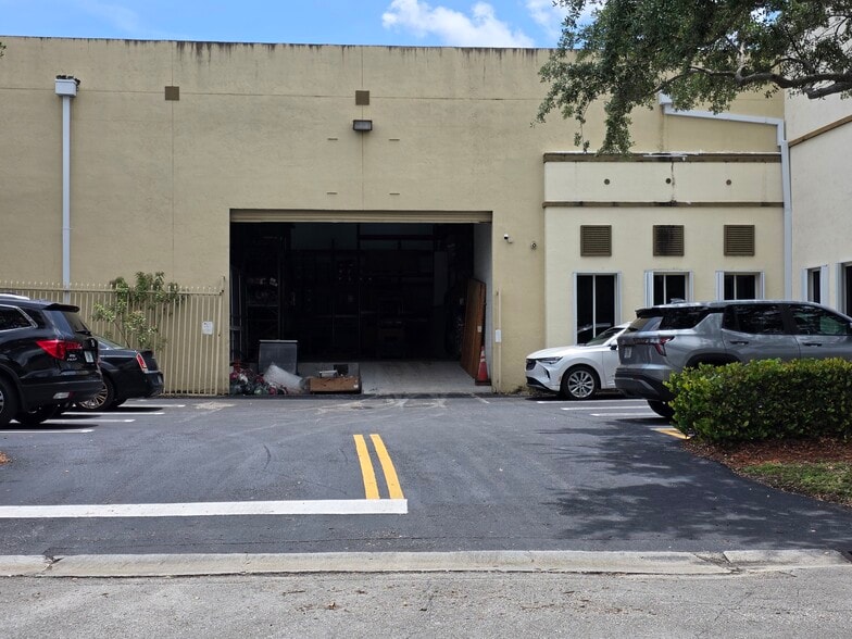 More Photos Of 10420 NW 37th Ter, Miami Warehouse For Sale