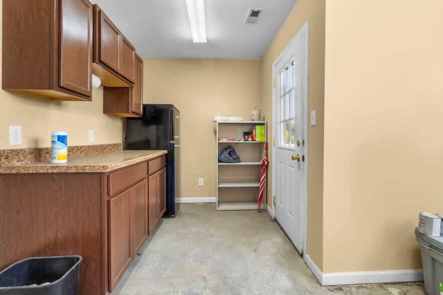 More Photos Of 1306 Bedford St, Indianapolis Warehouse For Sale