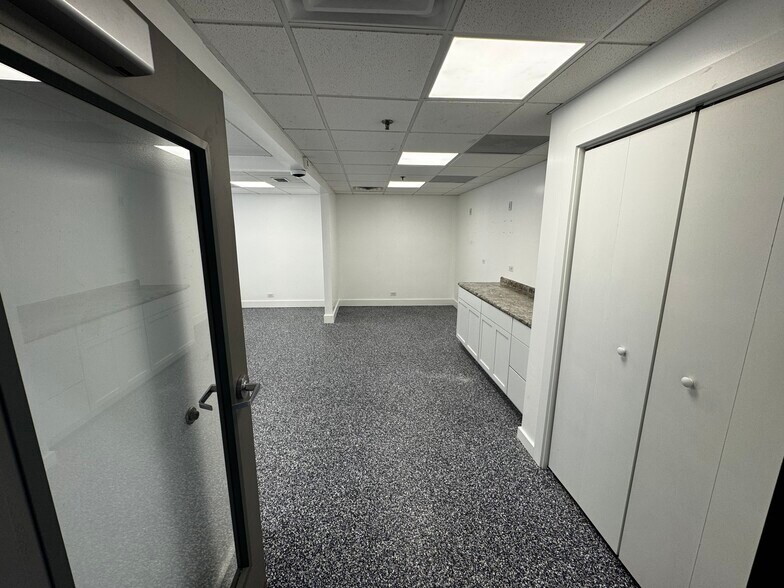 More Photos Of 1520 Hannah Ave, Forest Park Flex For Lease