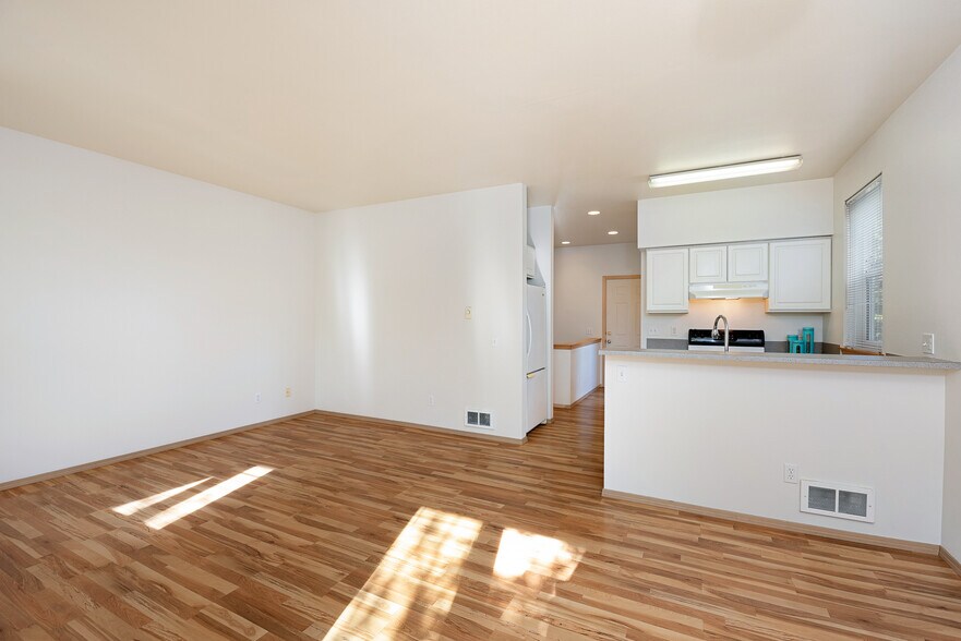 More Photos Of 913 13th Ave, Seattle Apartments For Sale