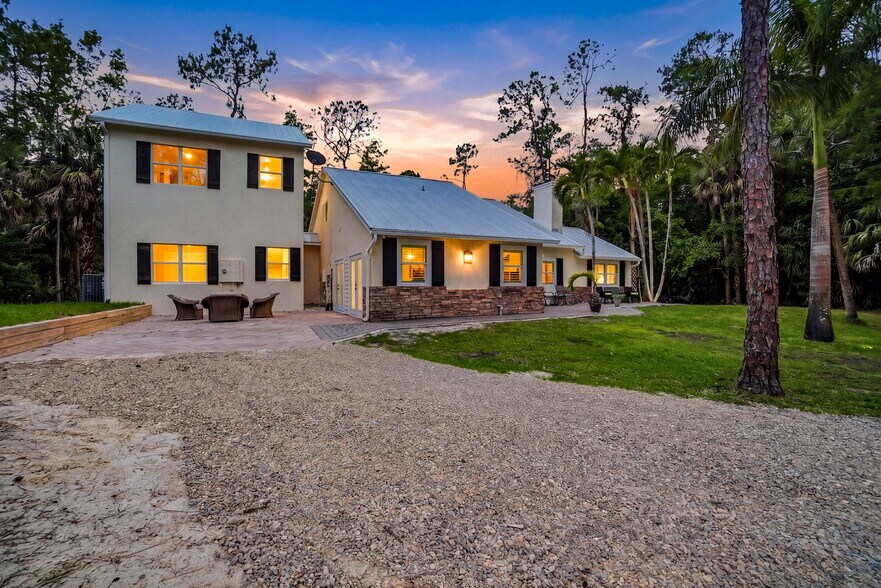 More Photos Of 4120 3rd Ave NW, Naples Apartments For Sale