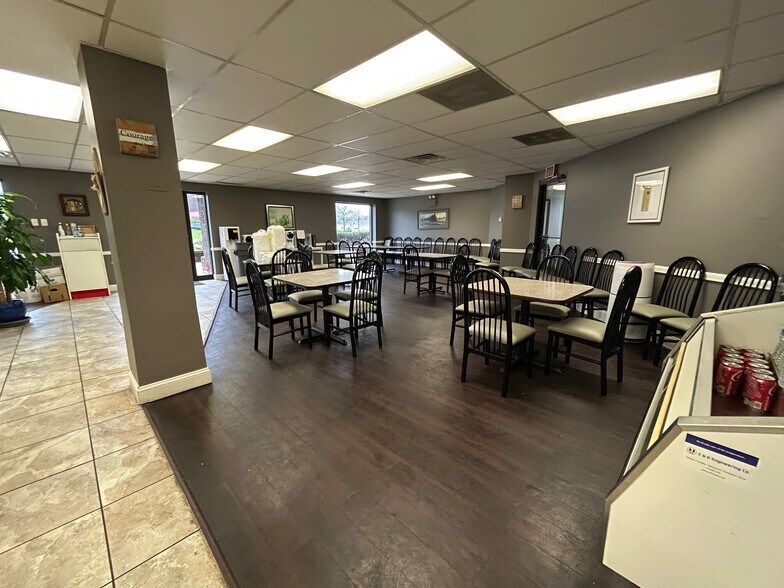 More Photos Of 1460 Renaissance Dr, Park Ridge Unknown For Sale