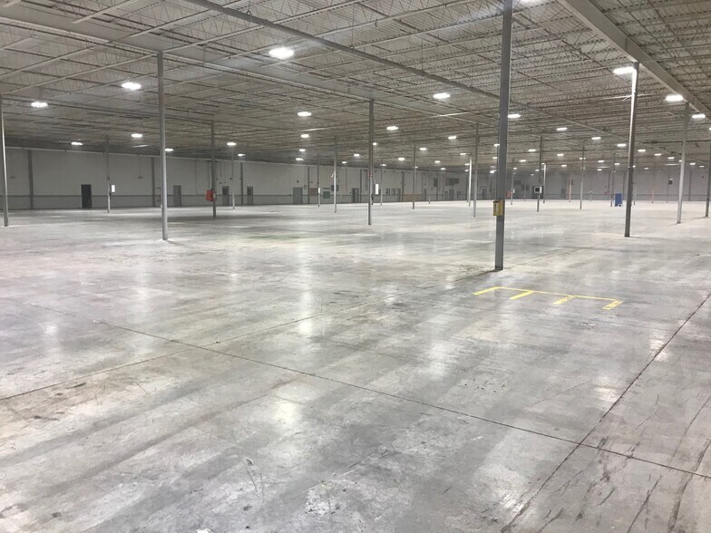 More Photos Of 32 Rabbit Trl, Edgefield Warehouse For Lease