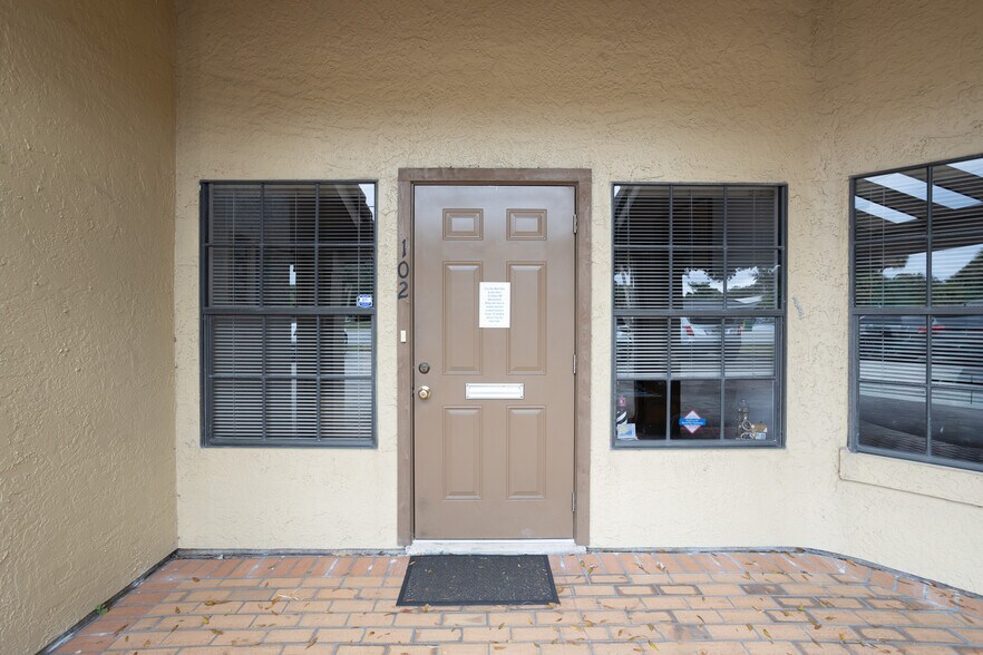 More Photos Of 217 W Seminole Ave, Melbourne Office For Lease