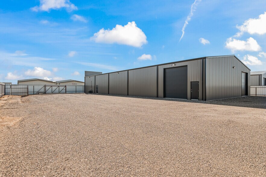More Photos Of 8922 County Road 6820, Lubbock Warehouse For Lease