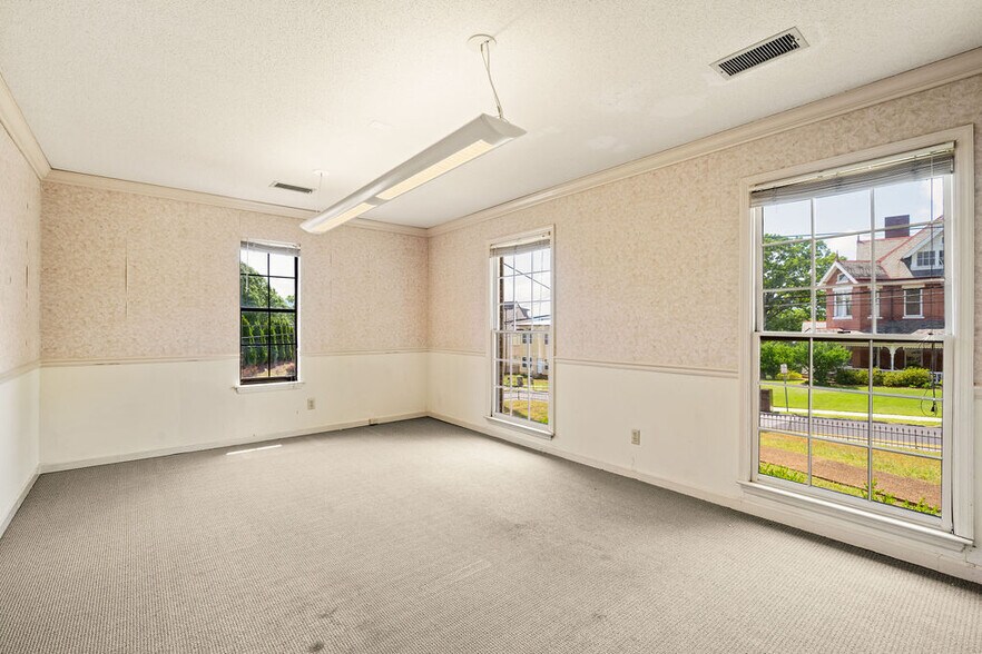 More Photos Of 300 Forest Ave, Chattanooga Office For Sale