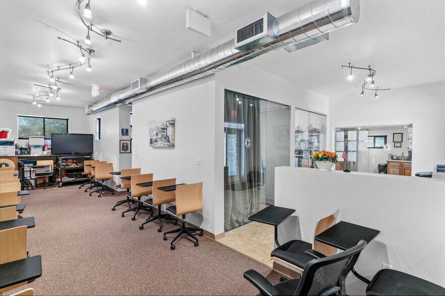 More Photos Of 717 S 8th St, Las Vegas Office For Sale