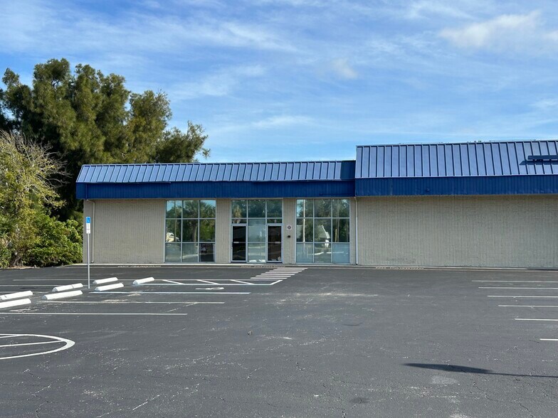 More Photos Of 7400 US Highway 19, New Port Richey Storefront For Lease