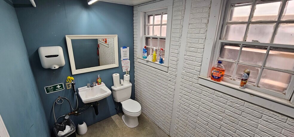 More Photos Of 3095 Cranberry Hwy, East Wareham Freestanding For Sale