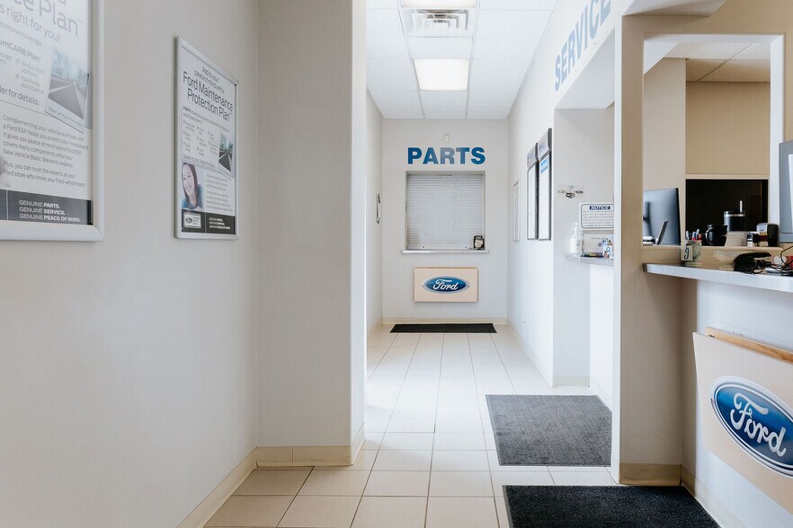 More Photos Of 105 Laurell Rd, Gander Showroom For Sale