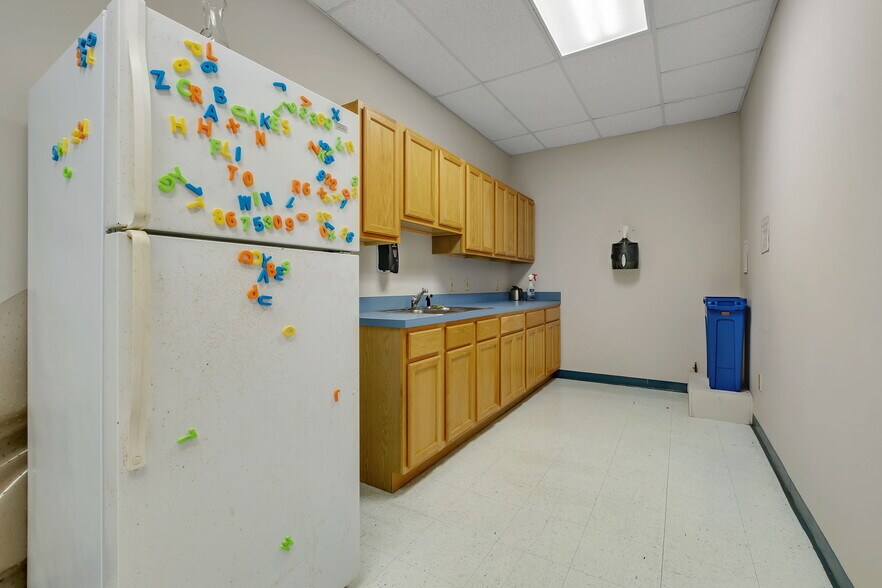 More Photos Of 1690 Capital Cir SW, Tallahassee Warehouse For Sale