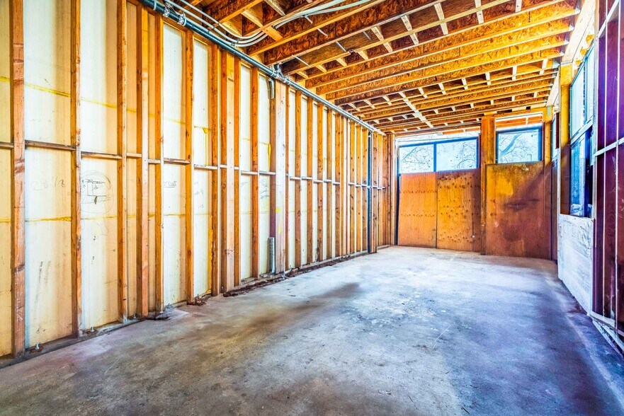 More Photos Of 705 Broadway St, Venice Multifamily For Sale