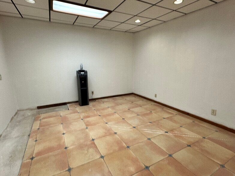 More Photos Of 7800 W Oakland Park Blvd, Sunrise Medical For Lease