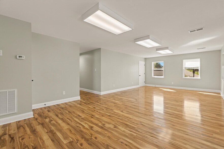 More Photos Of 700 Grove St, Loudon Office For Sale