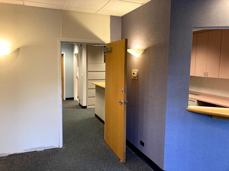 More Photos Of 1535 Lake Cook Rd, Northbrook Unknown For Lease