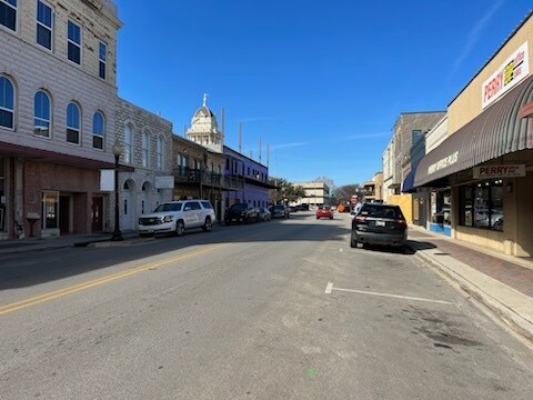 More Photos Of 213 E Central Ave, Belton Storefront Retail Residential For Sale