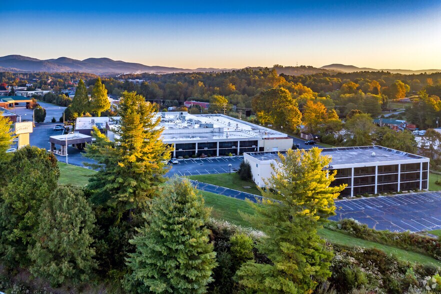 More Photos Of 201 Sugarloaf Rd, Hendersonville Hotel For Sale