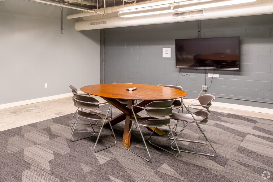 More Photos Of 717 Locust St, Des Moines Apartments For Lease