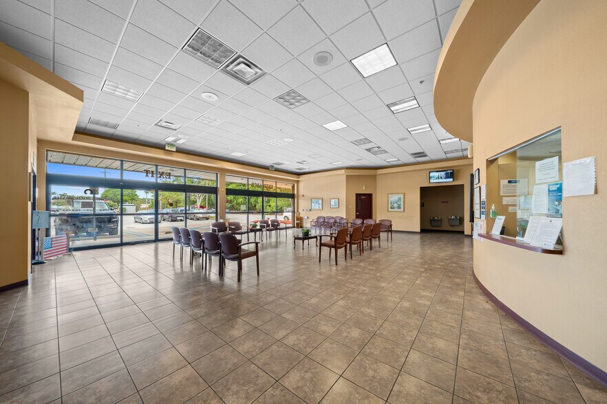 More Photos Of 2500 Citrus Blvd, Leesburg Medical For Sale