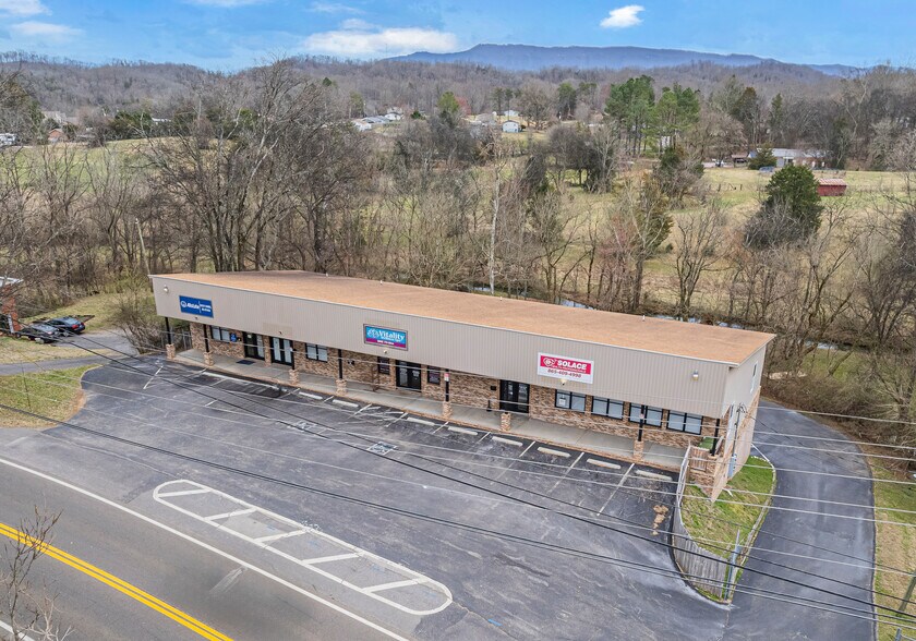 Primary Photo Of 1039 Boyds Crk, Seymour Freestanding For Sale
