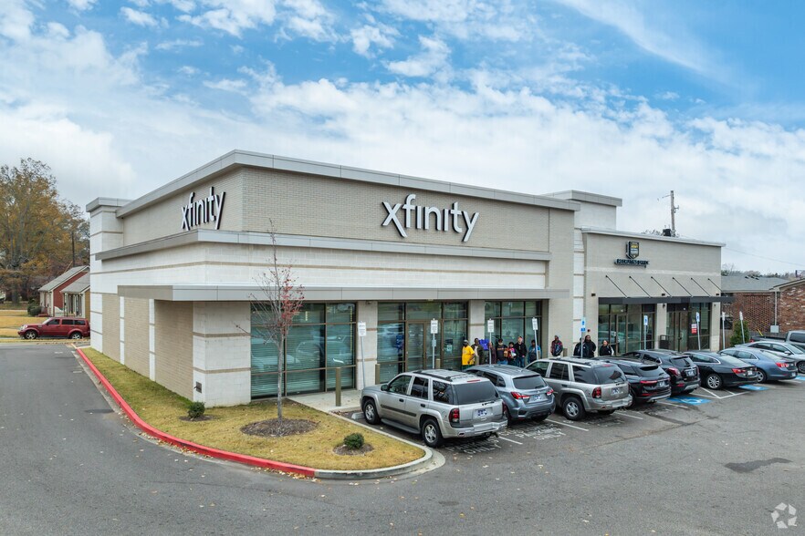 More Photos Of 2847 Poplar Ave, Memphis Storefront Retail Office For Sale