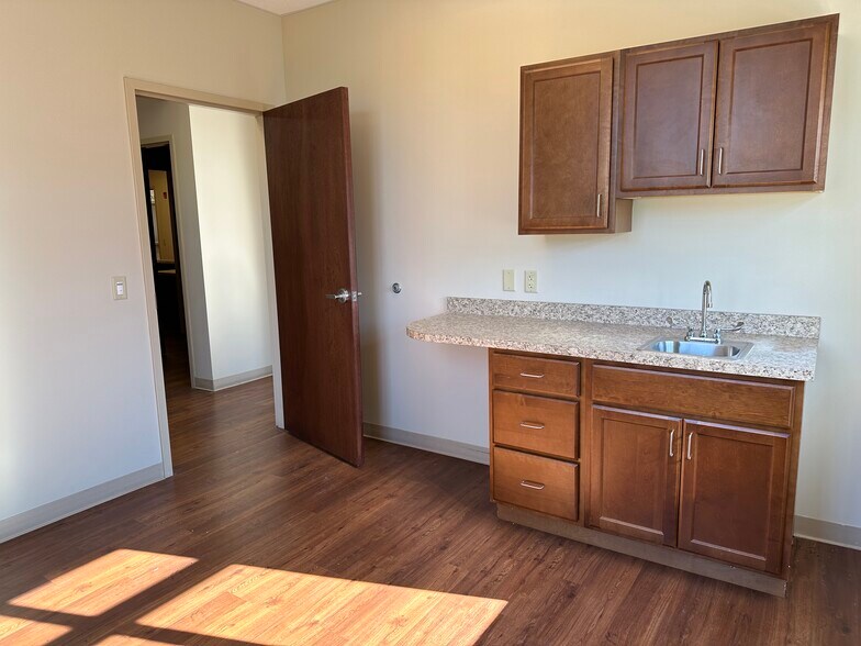 More Photos Of 101 Financial Dr, Elizabethtown Medical For Lease