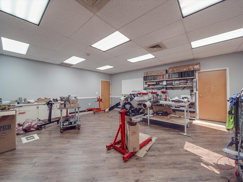 More Photos Of 4400 Republic Ct, Concord Warehouse For Lease