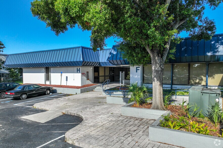 More Photos Of 1301 Seminole Blvd, Largo Medical For Lease
