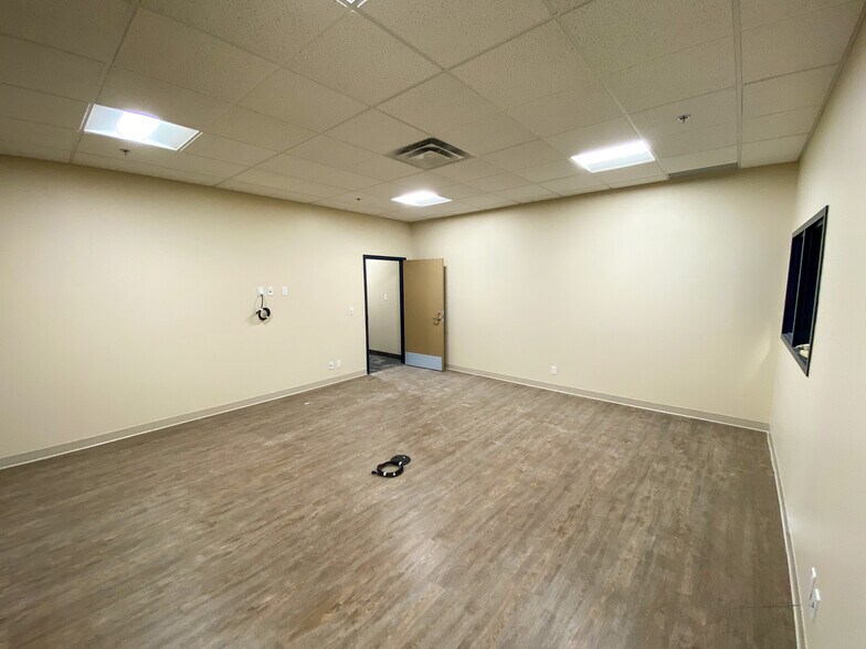 More Photos Of 4 Highland Park Green NE, Rocky View No 44 Warehouse For Sale