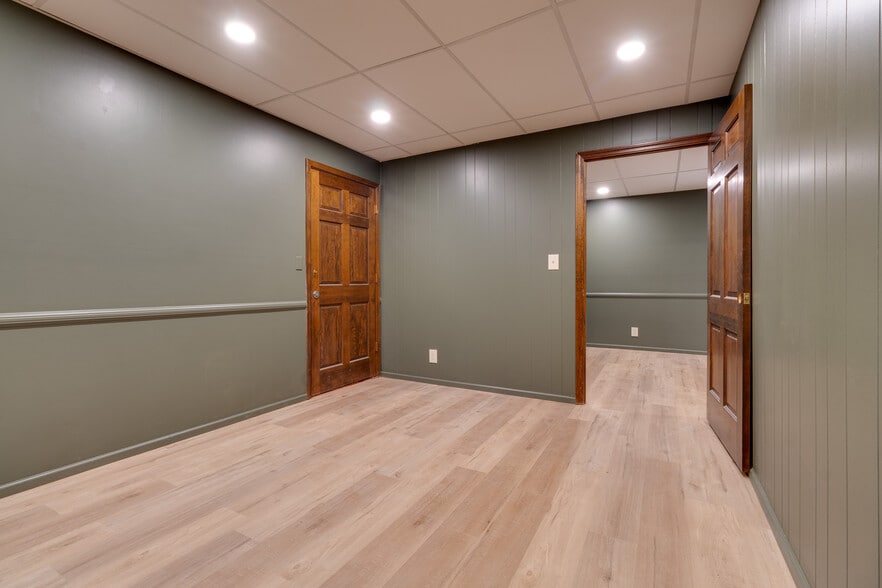 More Photos Of 601 Missouri St, Lawrence Office For Lease