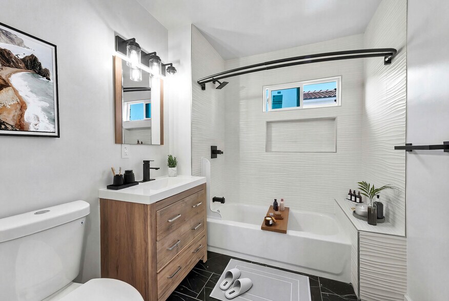 More Photos Of 5642 Lexington Ave, Los Angeles Apartments For Sale