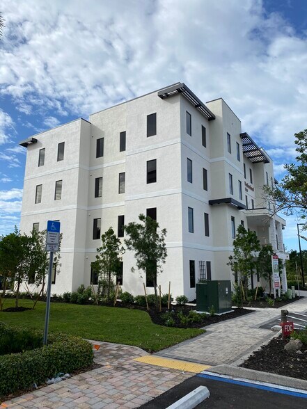 More Photos Of 2340 Vanderbilt Beach Rd, Naples Medical For Lease