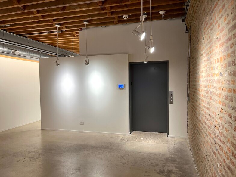More Photos Of 108-110 W Kinzie St, Chicago Office Residential For Sale