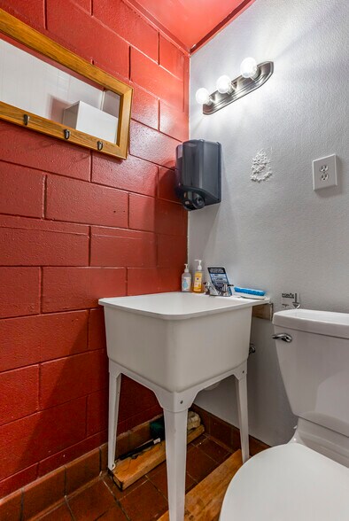 More Photos Of 608 Williams Blvd, Richland Restaurant For Sale