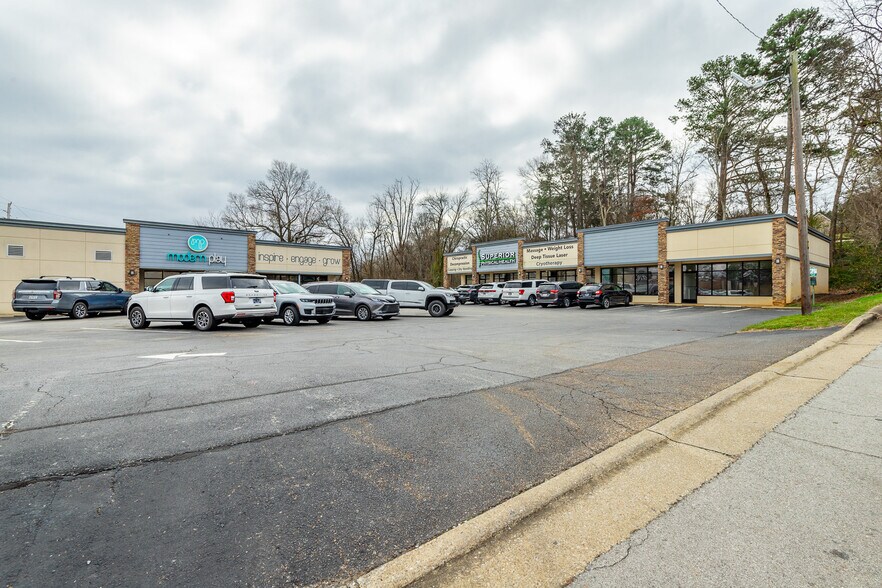 More Photos Of 8000 E Brainerd Rd, Chattanooga Unknown For Lease