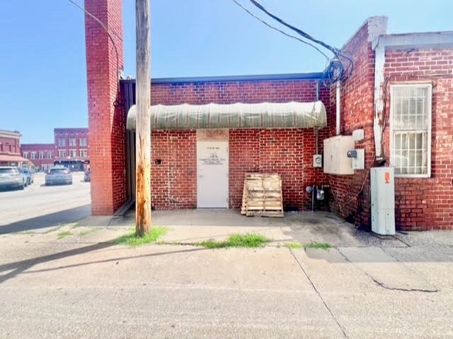 More Photos Of 210 W 9th St, Coffeyville Office For Sale
