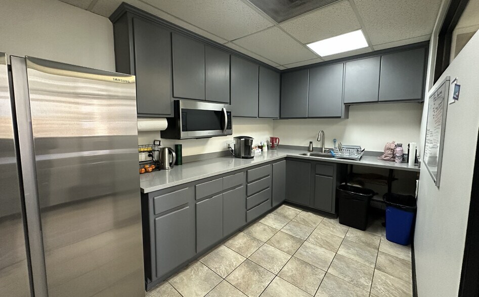 More Photos Of 333 W Broadway, Long Beach Medical For Lease