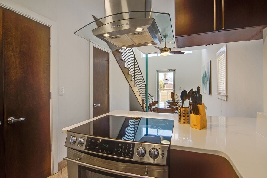 More Photos Of 487 King St, Charleston Loft Creative Space For Sale