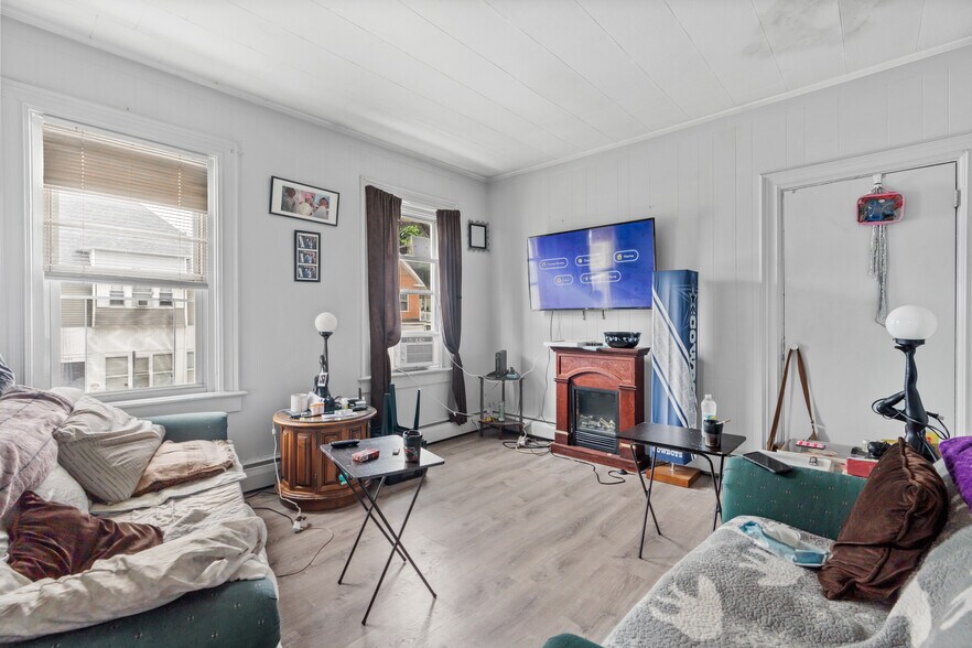 More Photos Of 635 637 Fall River Ave, Seekonk Apartments For Sale