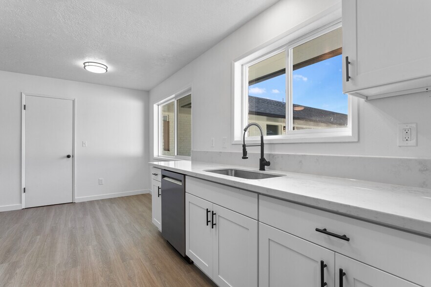 More Photos Of 1904 SE 80th Ave, Portland Apartments For Sale