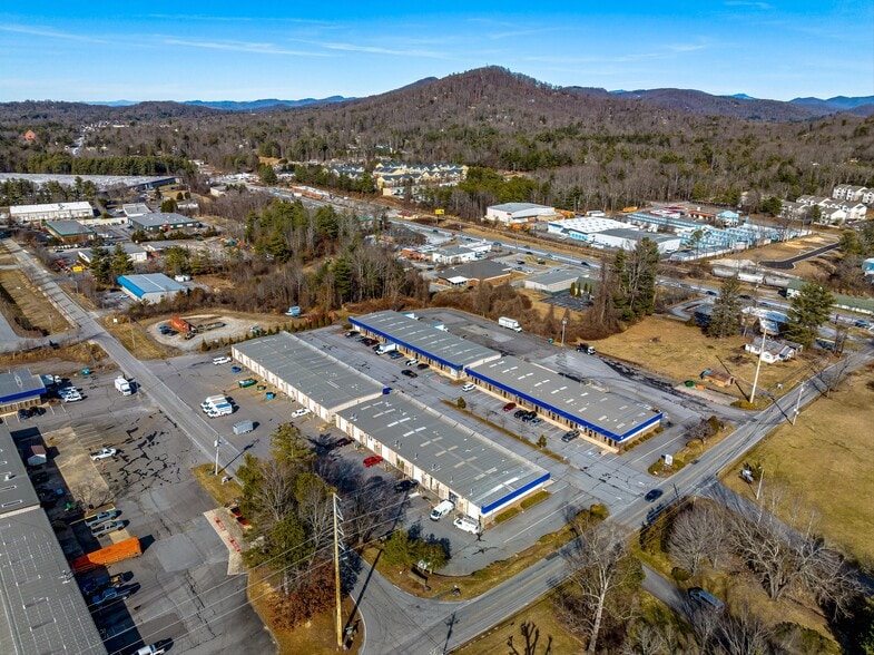 More Photos Of 44 Buck Shoals Rd, Arden Unknown For Lease