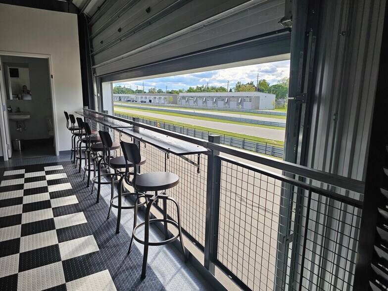 More Photos Of 62 W Speed Way, Pontiac Specialty For Sale