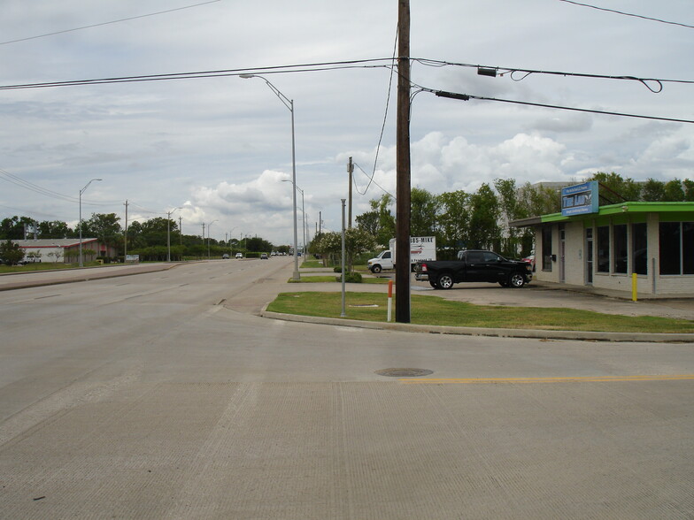 Primary Photo Of 1631 N Main St, Pearland Storefront Retail Office For Lease