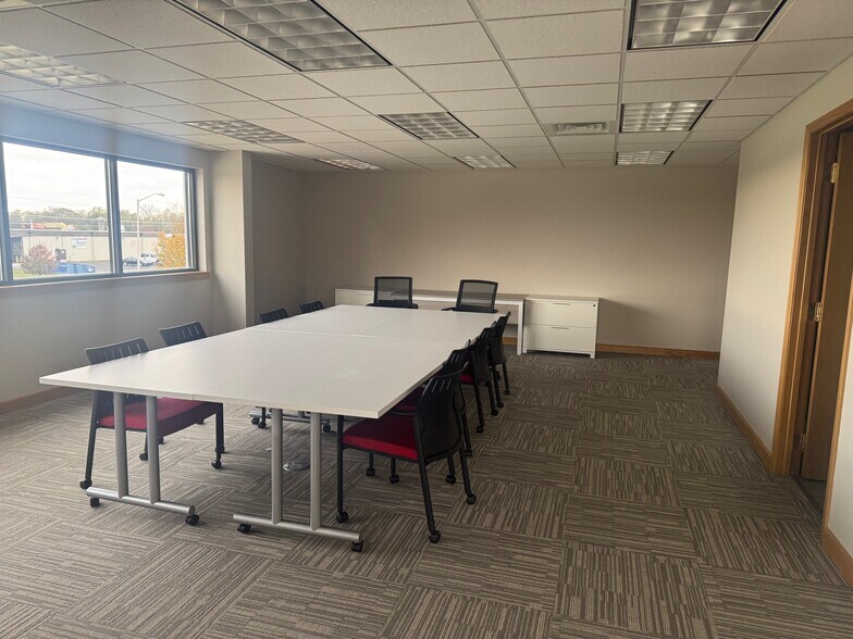 More Photos Of 8310 Clinton Park Dr, Fort Wayne Flex For Lease