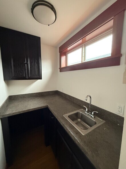 More Photos Of 139 W 2nd Ave, Cannon Beach Office For Lease