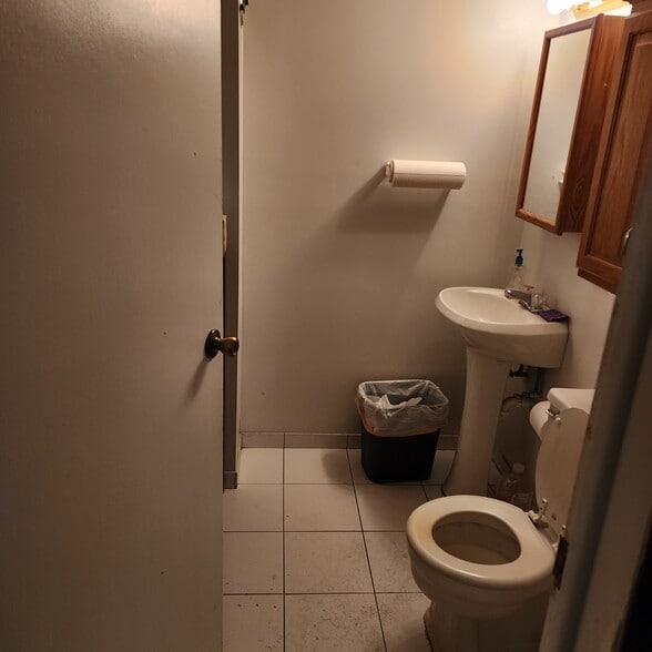 More Photos Of 2671 Sheridan Rd, Zion Apartments For Lease