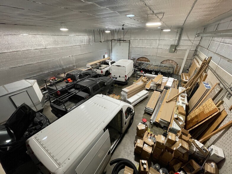 More Photos Of 2391 S Main St, Waterbury Showroom For Lease